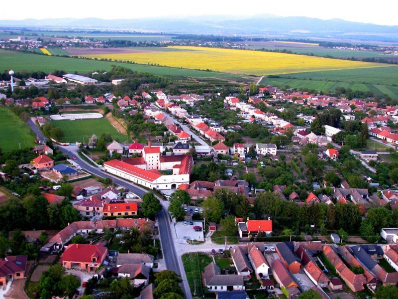 Chateau Krakovany Экстерьер фото