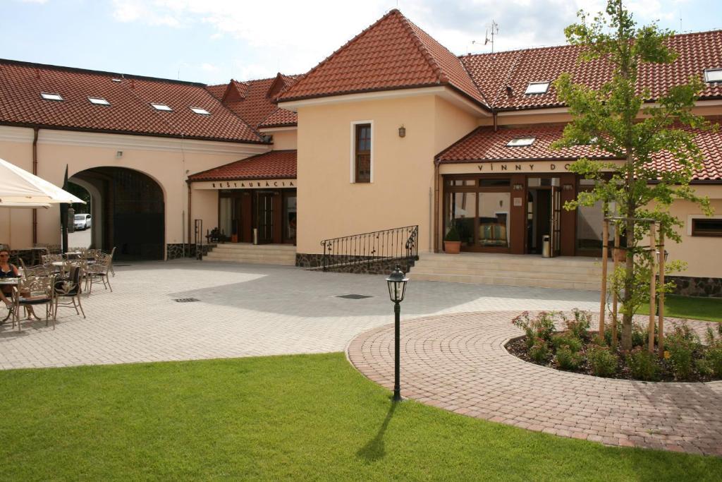 Chateau Krakovany Экстерьер фото